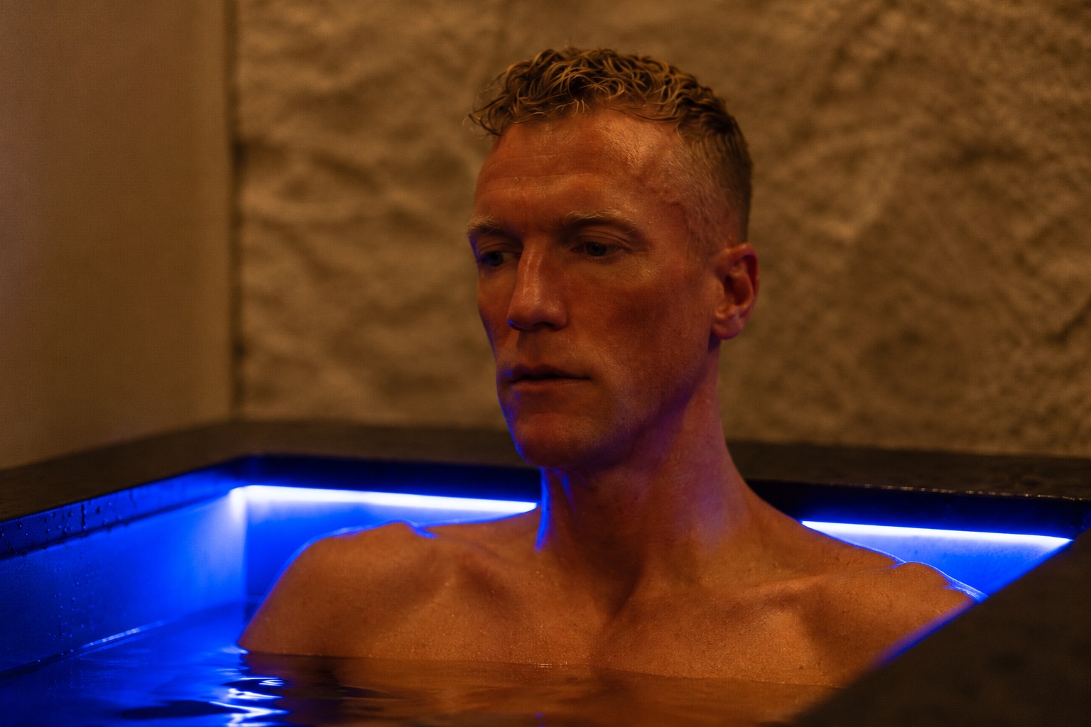 Kieran in a cold plunge tub, settled into a recovery session